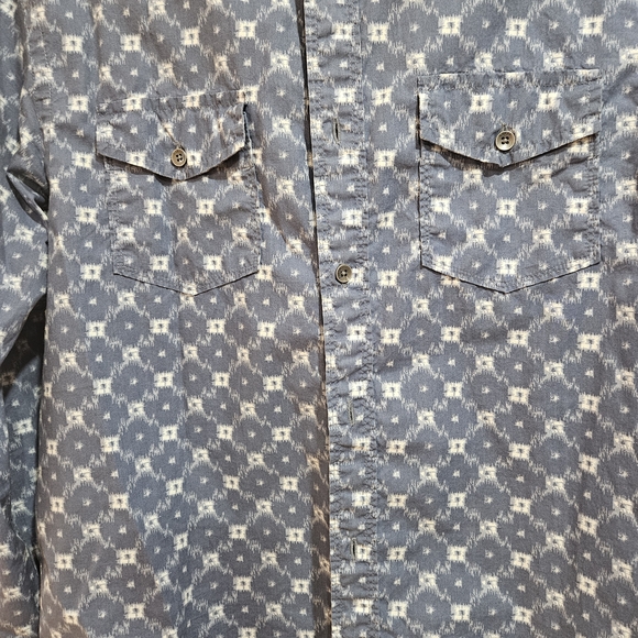 Men's Guess Blue Patterned Button-Up Shirt. Like New Condition. Size M. - Picture 7 of 9